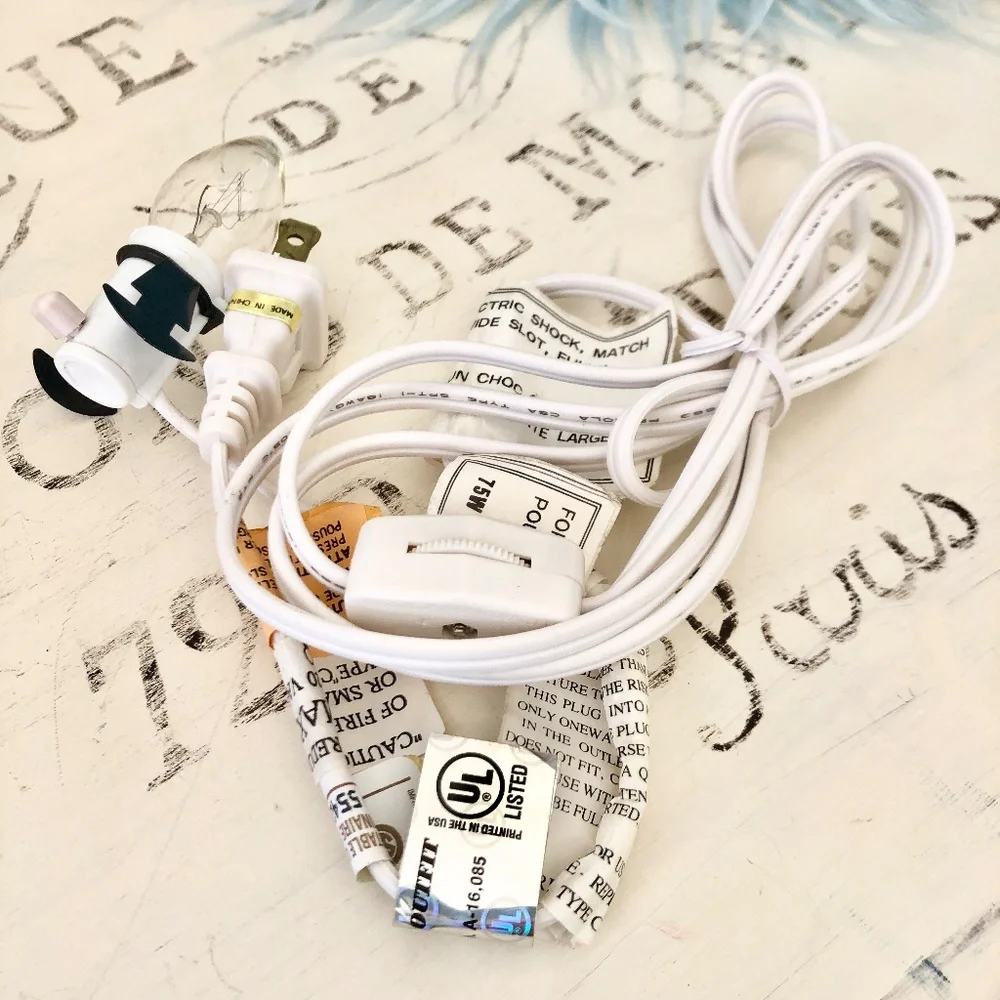 Precious Moments, Lighted Post Office, Vintage 1998, Very Nice Condition - Picture 9 of 11